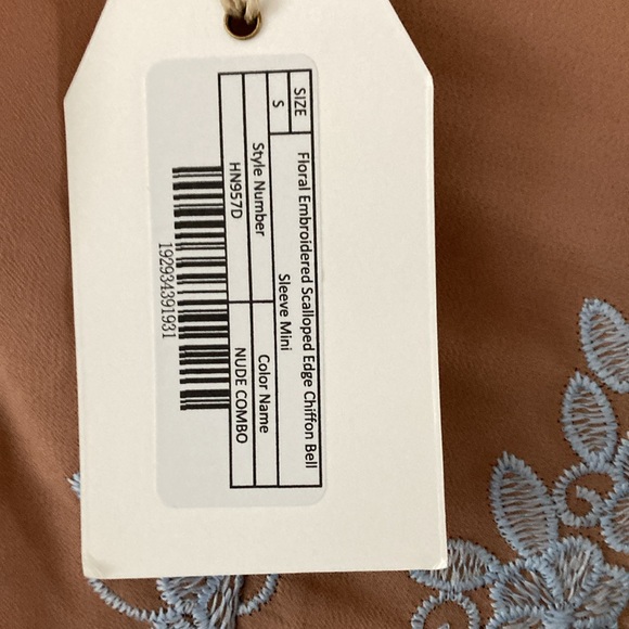 Vici Dress - Picture 3 of 3